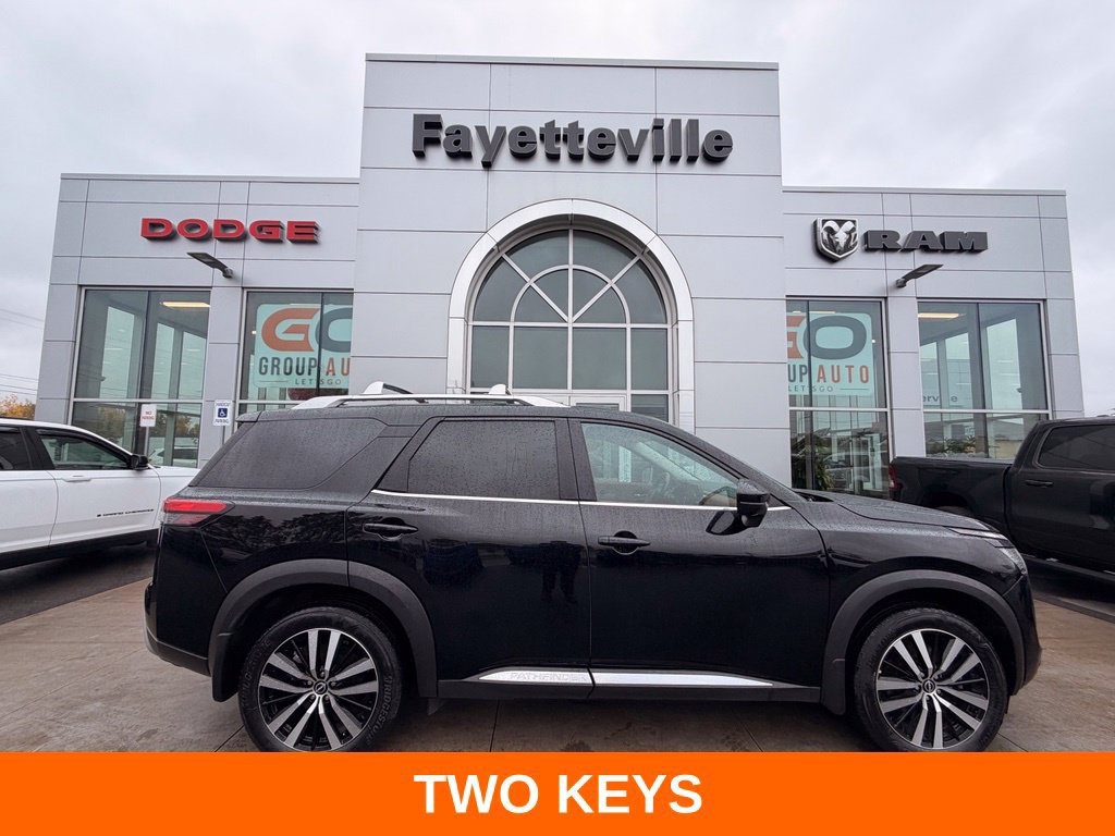 Used 2024 Nissan Pathfinder Platinum AWD/4WD image 2