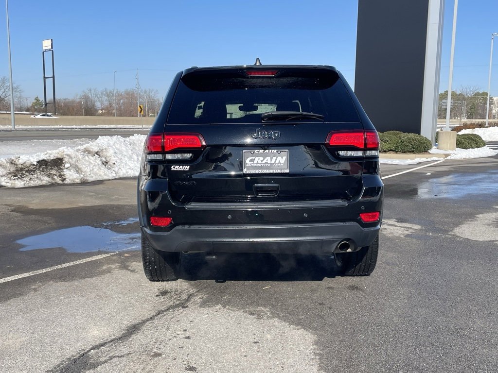 Used 2018 Jeep Grand Cherokee Laredo image 4