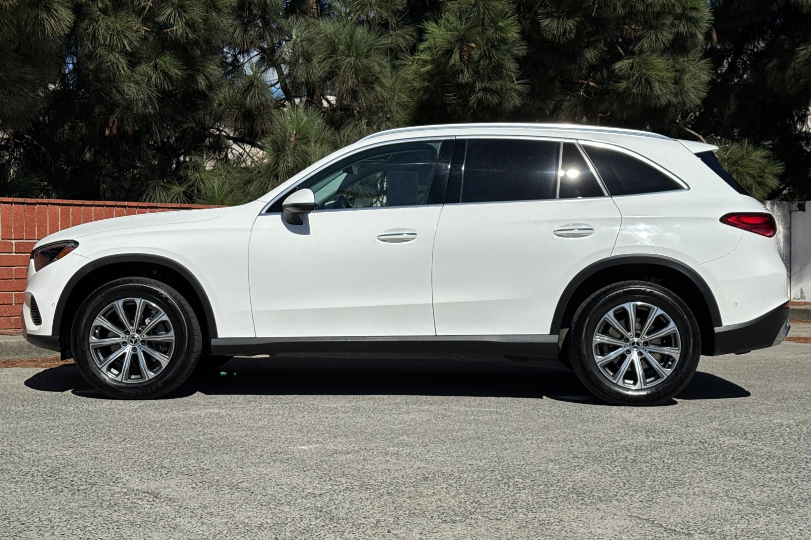 Used 2024 Mercedes-Benz GLC 300 4MATIC image 7