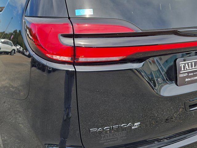 New 2026 Chrysler Pacifica Limited w/ S Appearance Package image 9