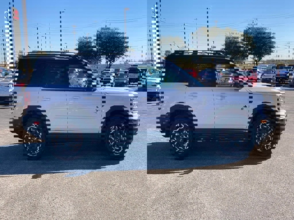 Used 2025 Ford Bronco Sport Outer Banks image 4