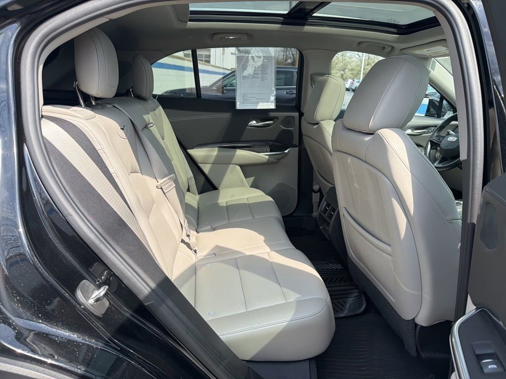Used 2019 Cadillac XT4 Luxury w/ Cold Weather Package image 22