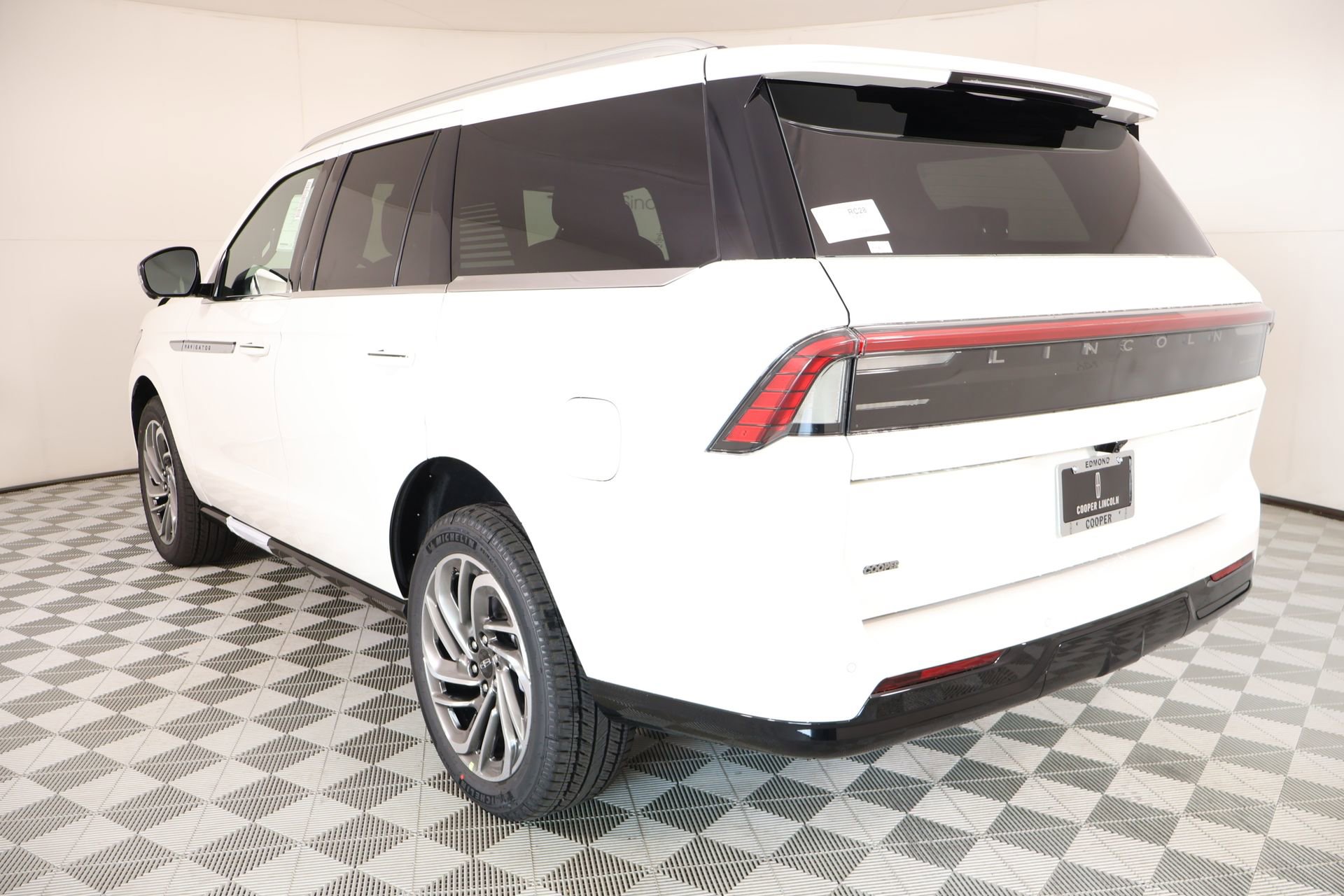 New 2026 Lincoln Navigator Reserve AWD/4WD image 25