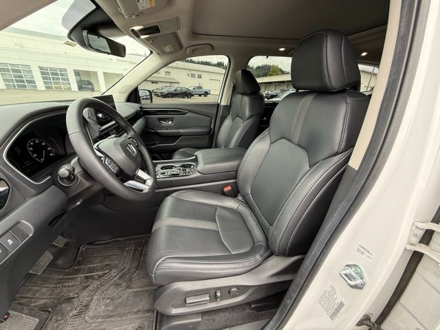 Used 2025 Honda Pilot Touring image 14