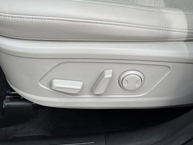 Used 2025 Kia Sorento SX image 18