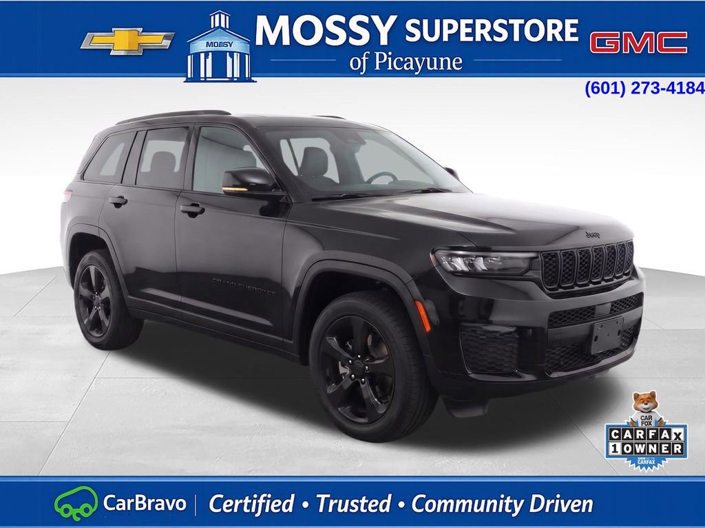 Used 2023 Jeep Grand Cherokee Altitude image 2