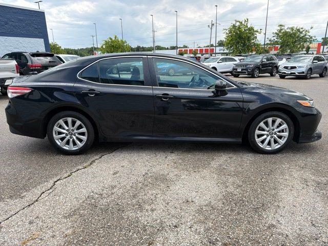 Used 2018 Toyota Camry LE FWD image 6