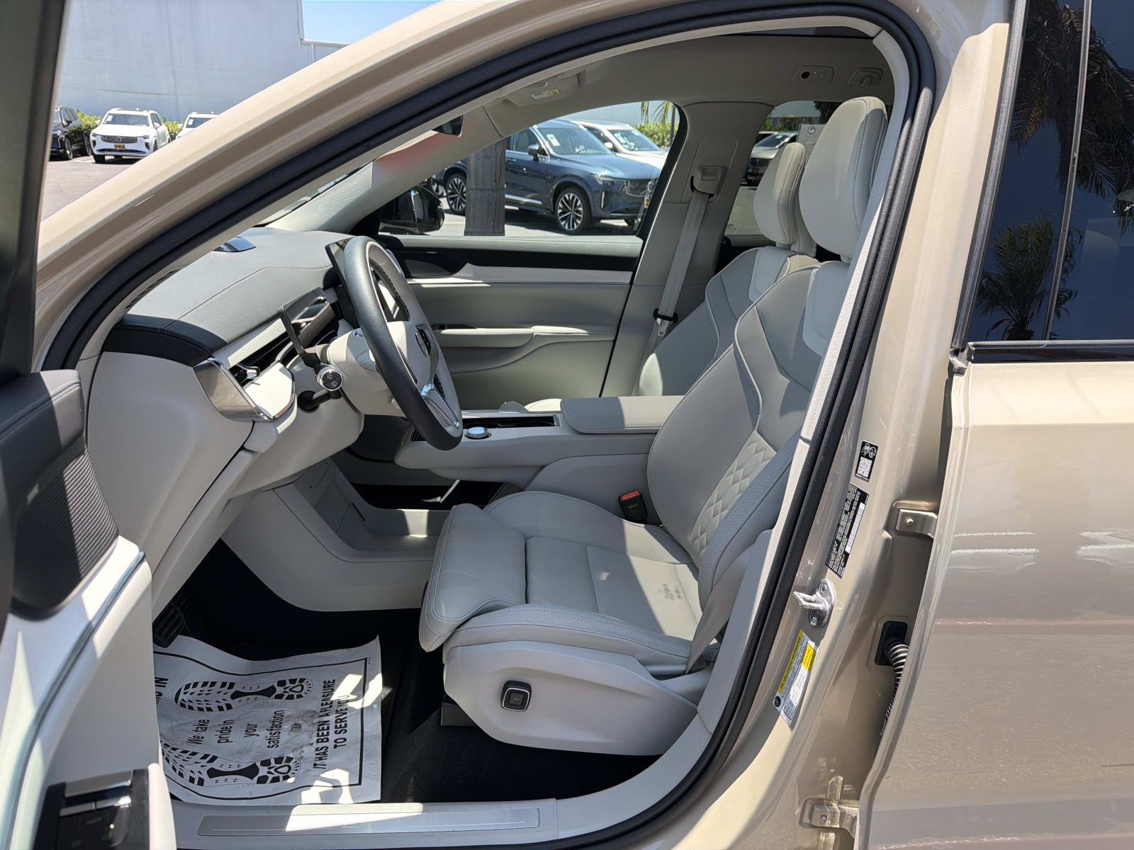 Certified 2025 Volvo EX90 Plus AWD/4WD image 17