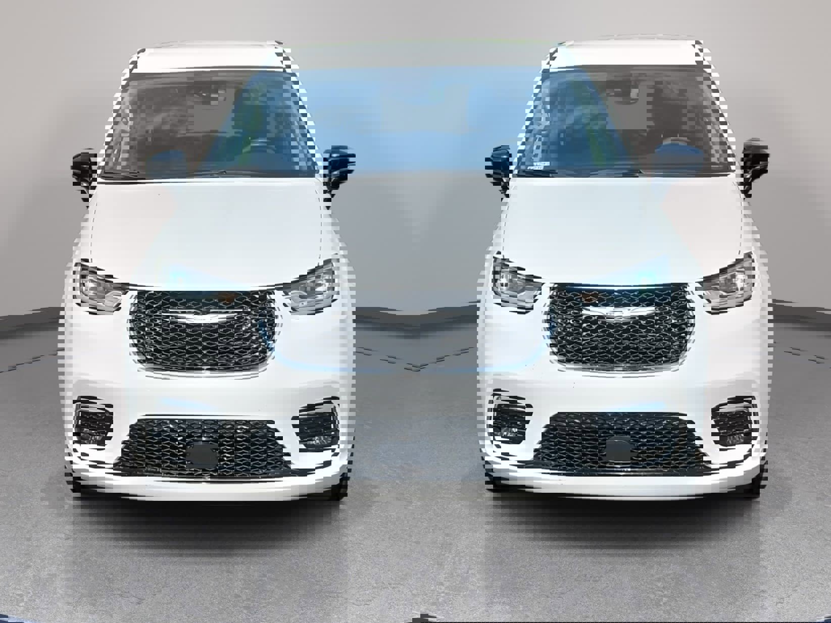 Used 2024 Chrysler Pacifica Touring-L image 2