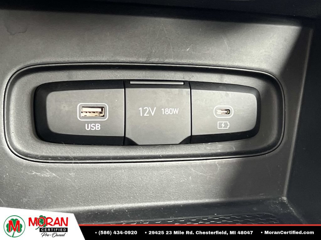 Used 2023 Hyundai Venue SEL FWD image 25