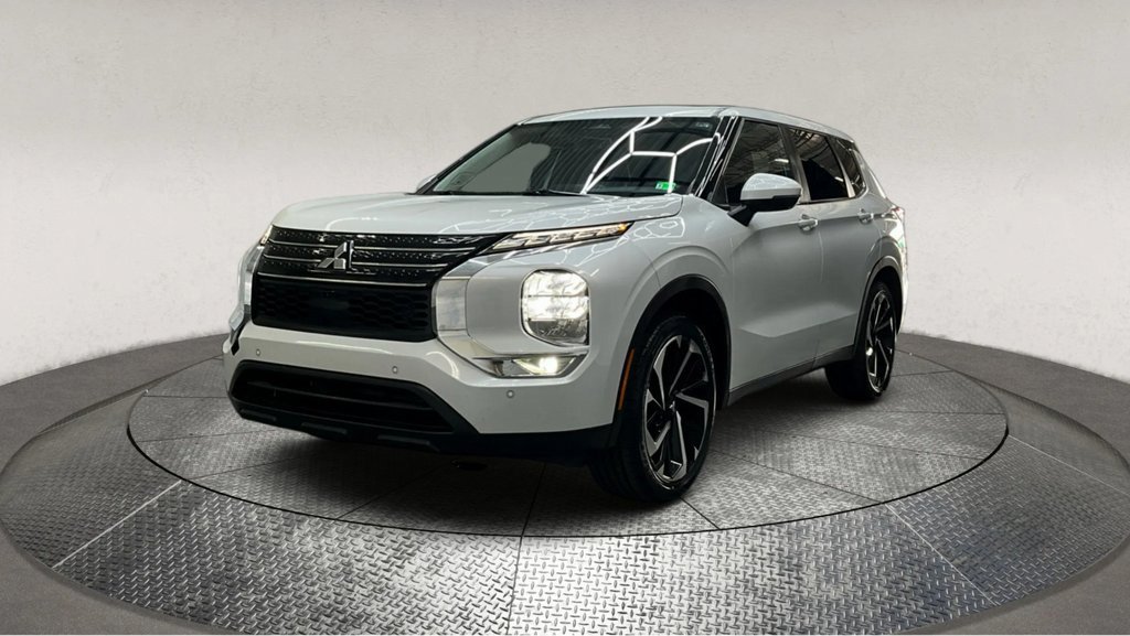 Used 2022 Mitsubishi Outlander SE image 4