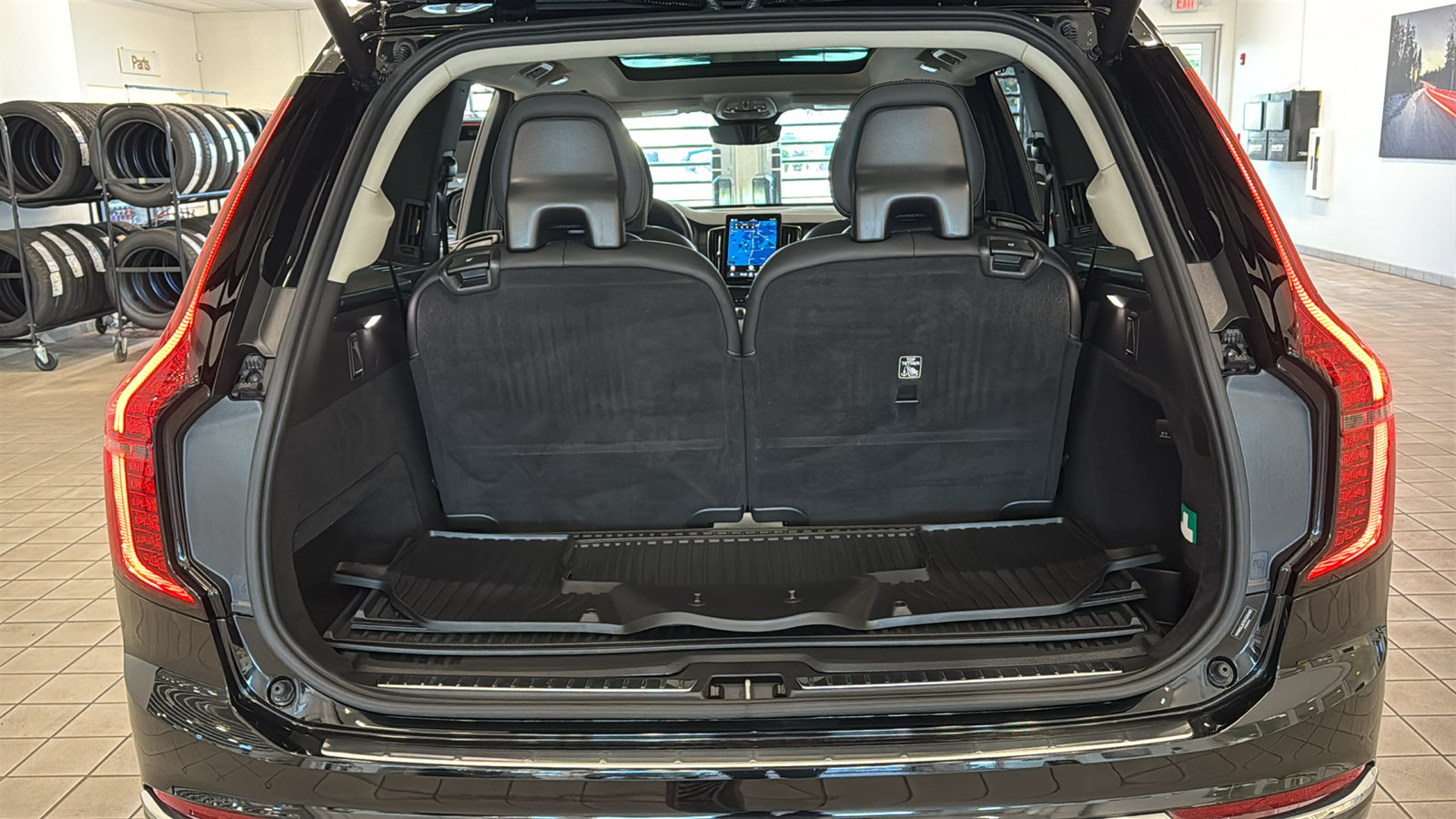 Used 2025 Volvo XC90 B6 Ultra w/ Protection Package Premier AWD/4WD image 31