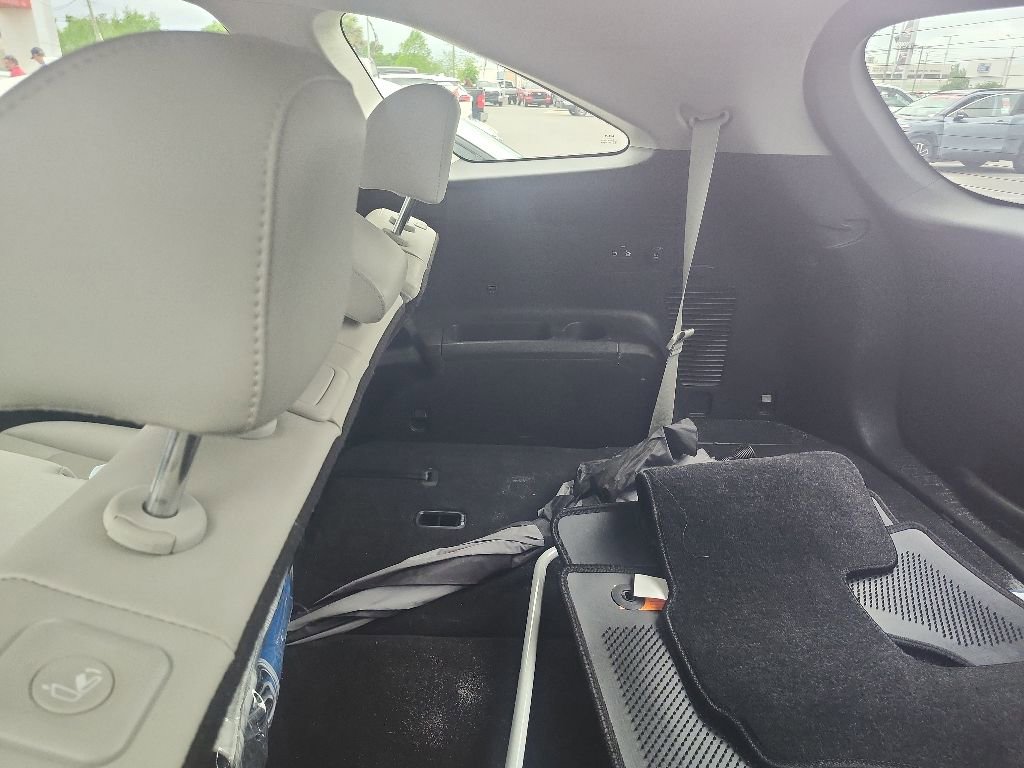 Used 2023 Kia Sorento S w/ Panoramic Sunroof Package FWD image 11