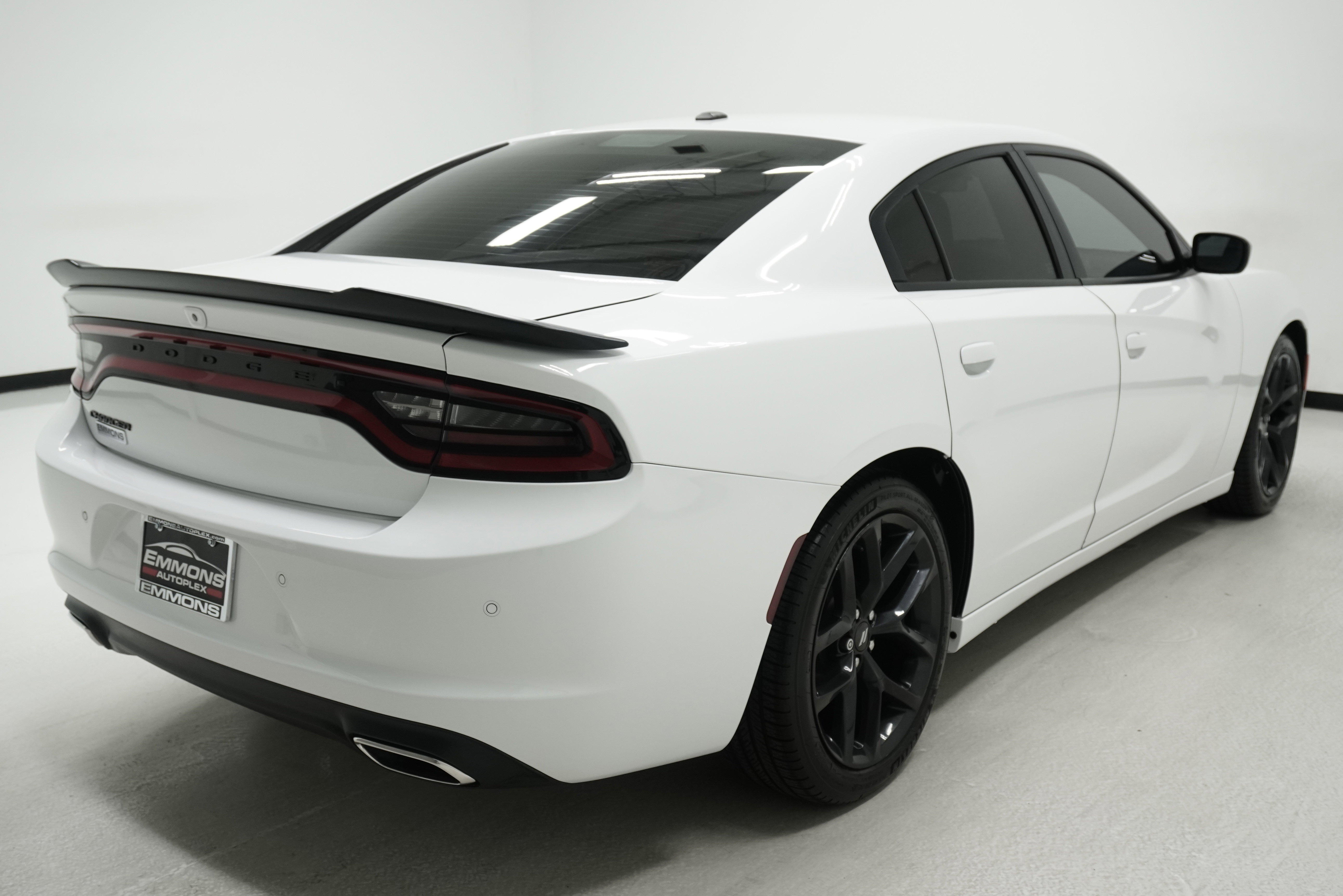 Used 2020 Dodge Charger SXT w/ Blacktop Package RWD image 4