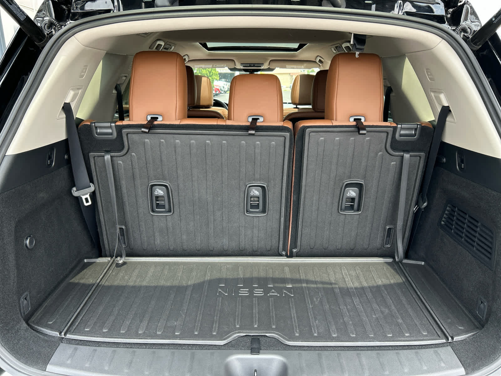 Certified 2025 Nissan Pathfinder Platinum AWD/4WD image 17