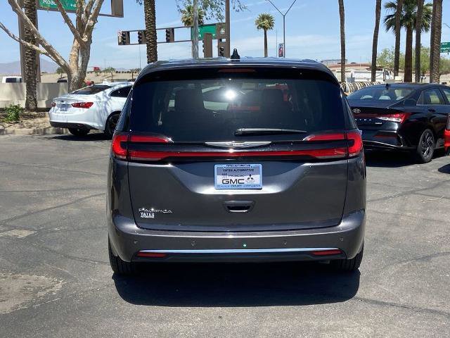 Used 2023 Chrysler Pacifica Touring-L FWD image 5