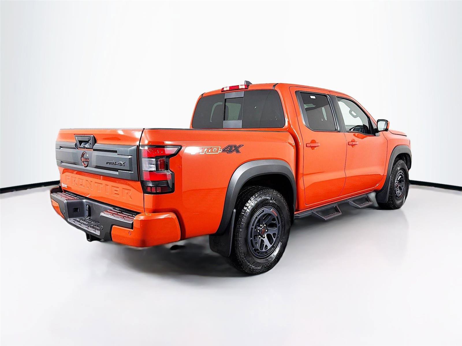 Used 2025 Nissan Frontier PRO-4X w/ Pro Convenience Package AWD/4WD image 7