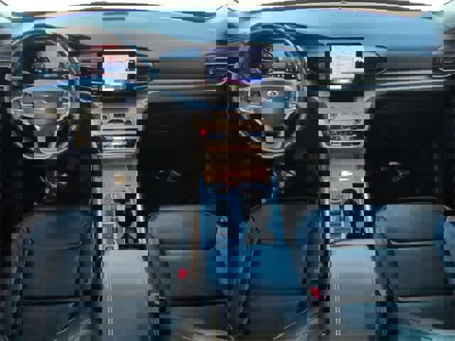 Used 2022 Ford Explorer XLT w/ Equipment Group 202A image 16