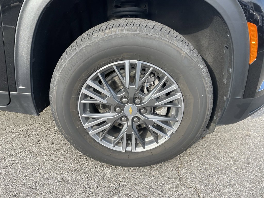 Used 2025 Chevrolet Traverse LT image 32