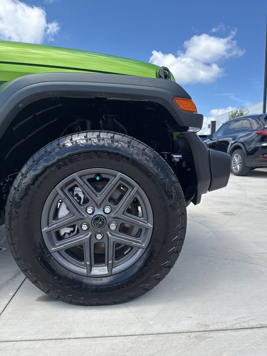 Used 2025 Jeep Wrangler Sport AWD/4WD image 24