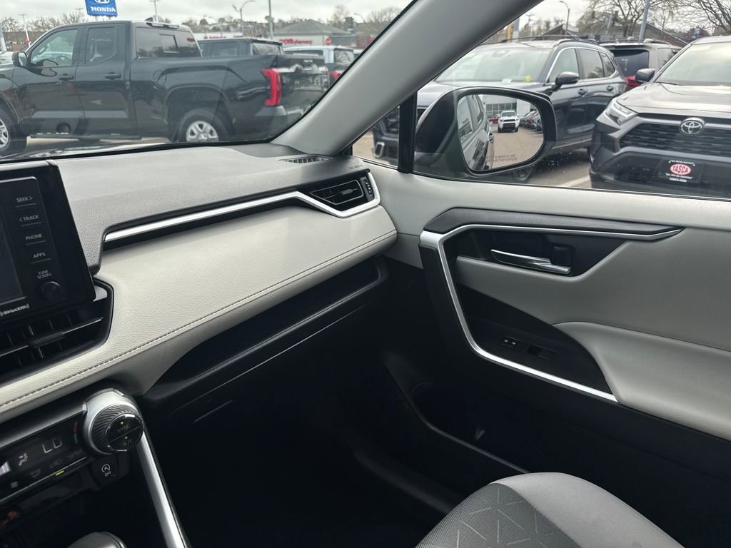 Used 2021 Toyota RAV4 XLE AWD/4WD image 27