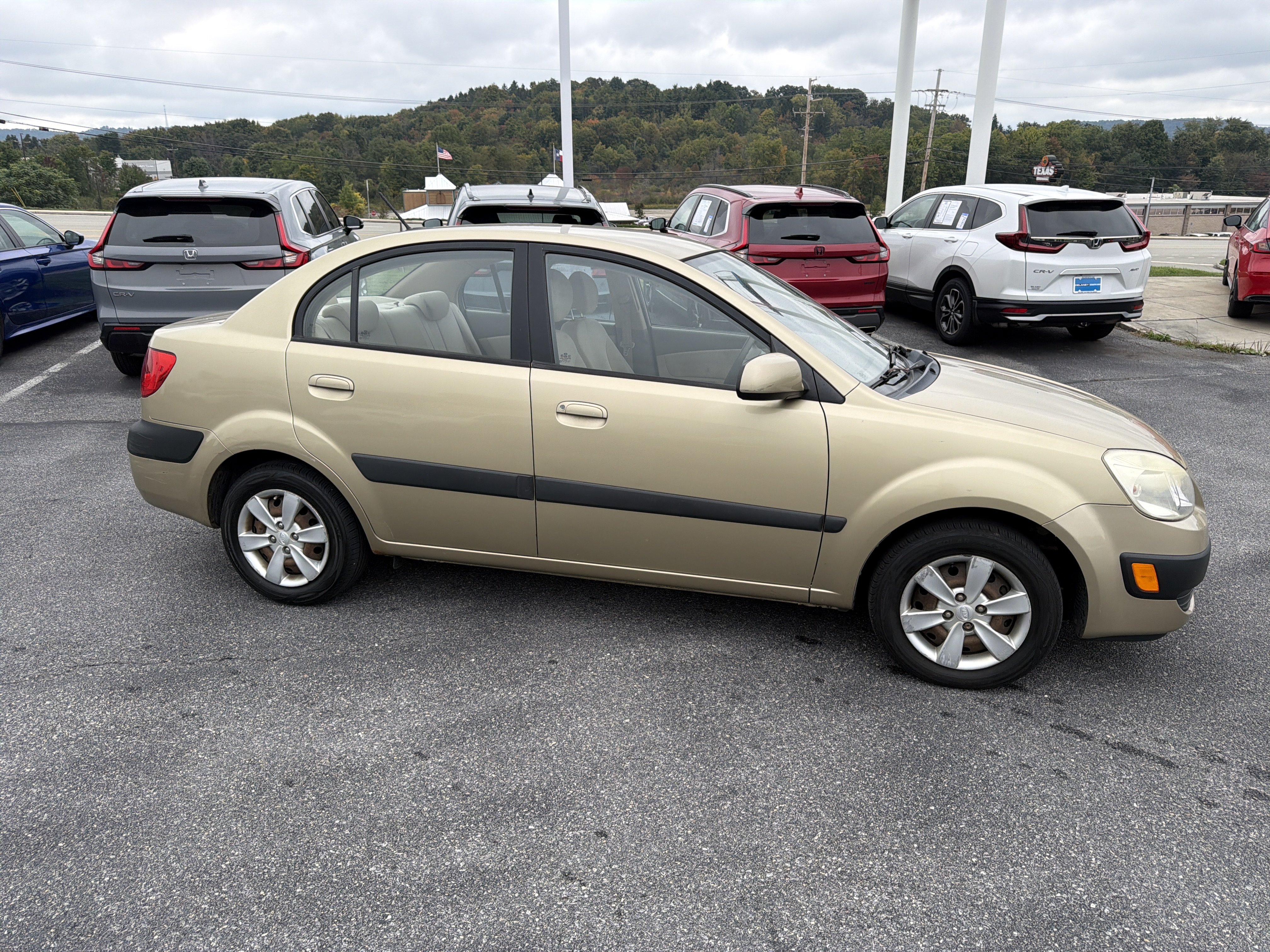 Used 2009 Kia Rio LX FWD image 3