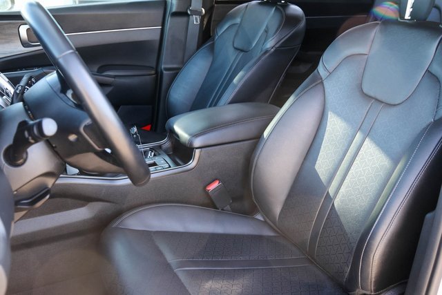 Used 2022 Kia Sorento EX w/ Panoramic Sunroof Package image 12
