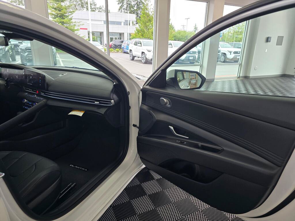 New 2026 Hyundai Elantra Limited FWD image 40