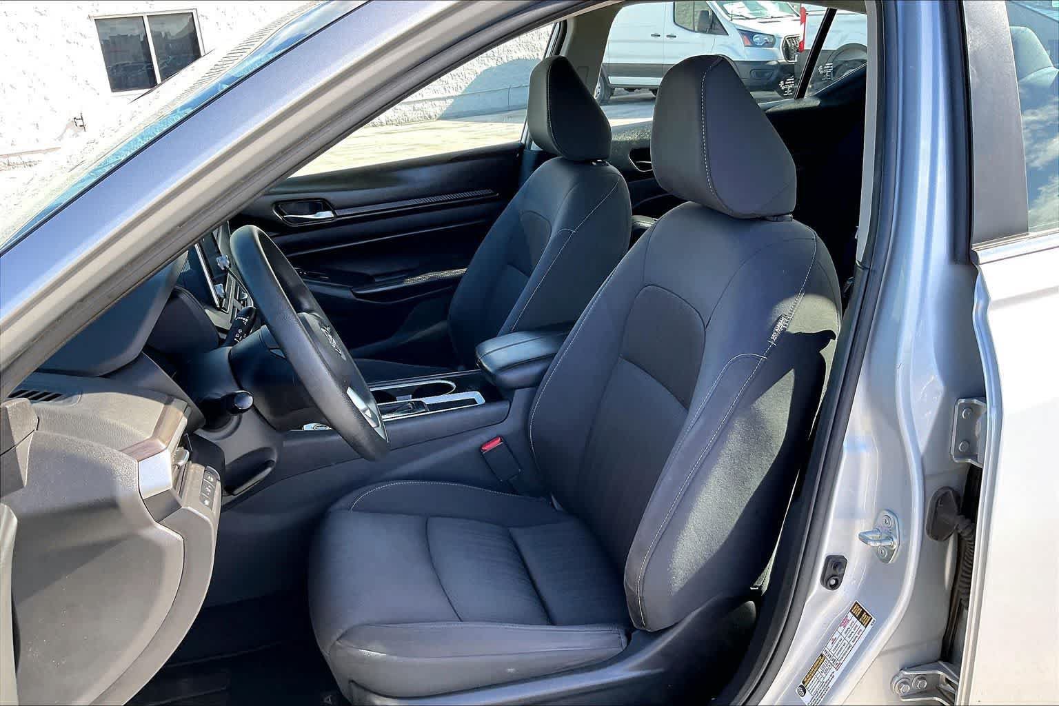 Used 2024 Nissan Altima 2.5 SV FWD image 11
