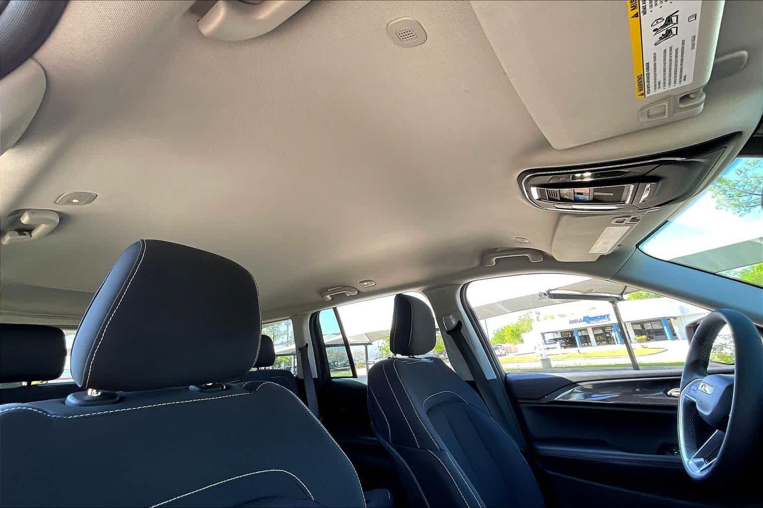 Used 2023 Jeep Grand Cherokee Laredo AWD/4WD image 14