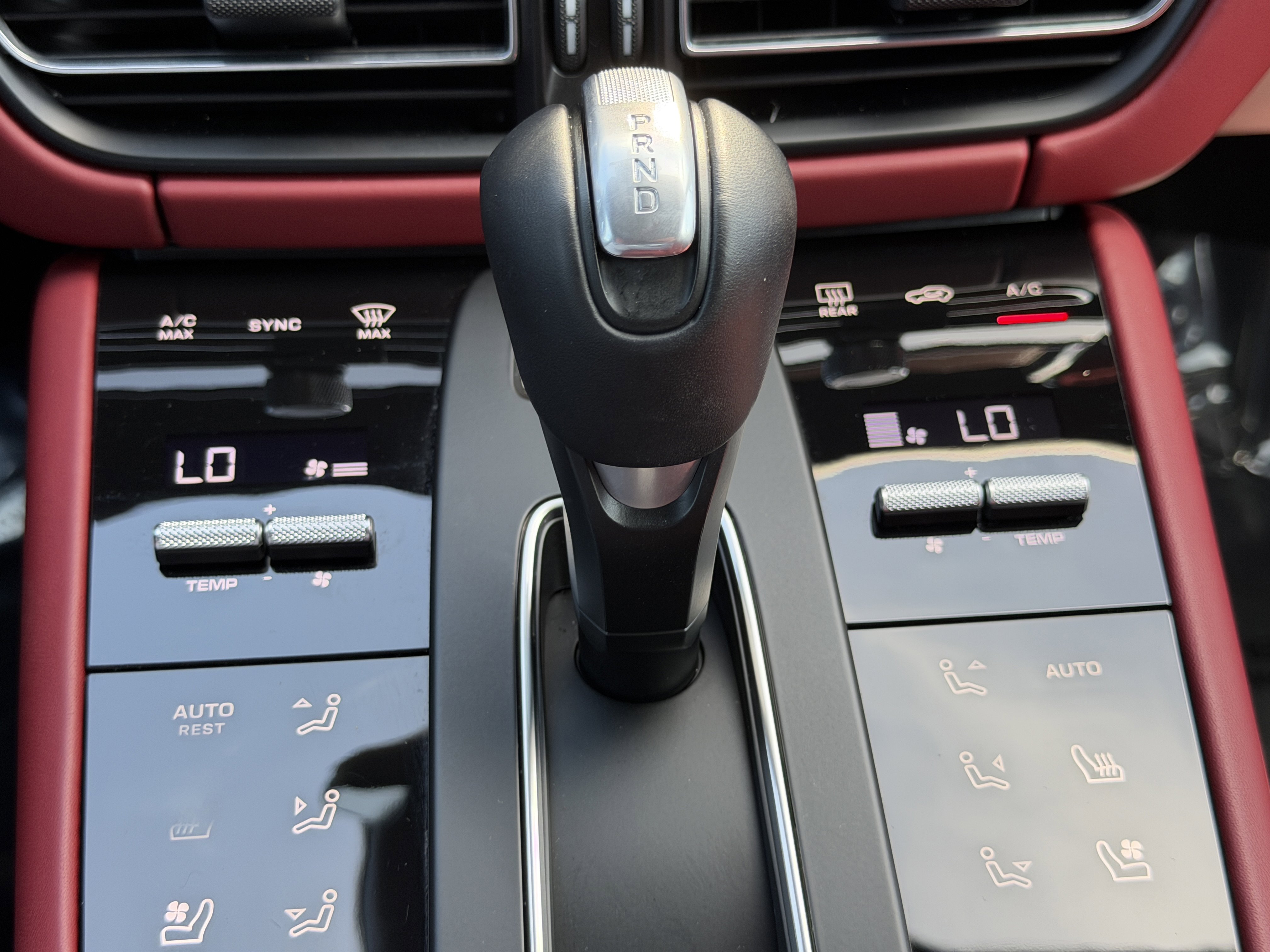 Certified 2025 Porsche Macan image 32