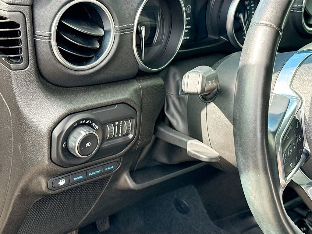 Used 2022 Jeep Wrangler Unlimited Sahara w/ Cold Weather Group image 11