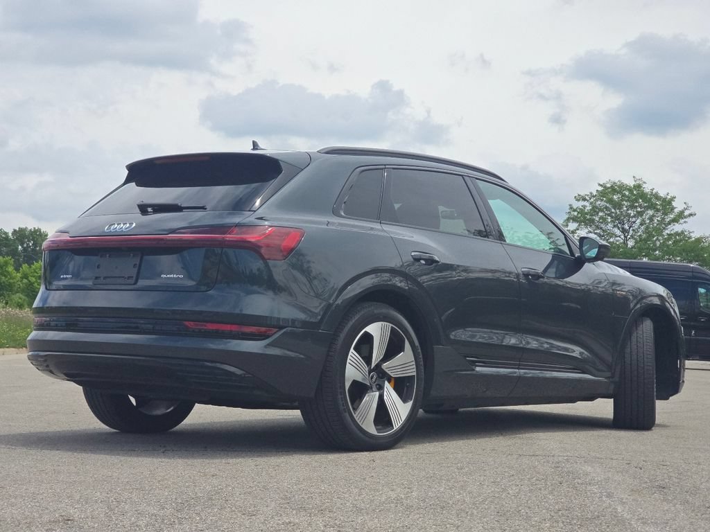 Used 2023 Audi e-tron Premium Plus w/ Premium Plus Package AWD/4WD image 17