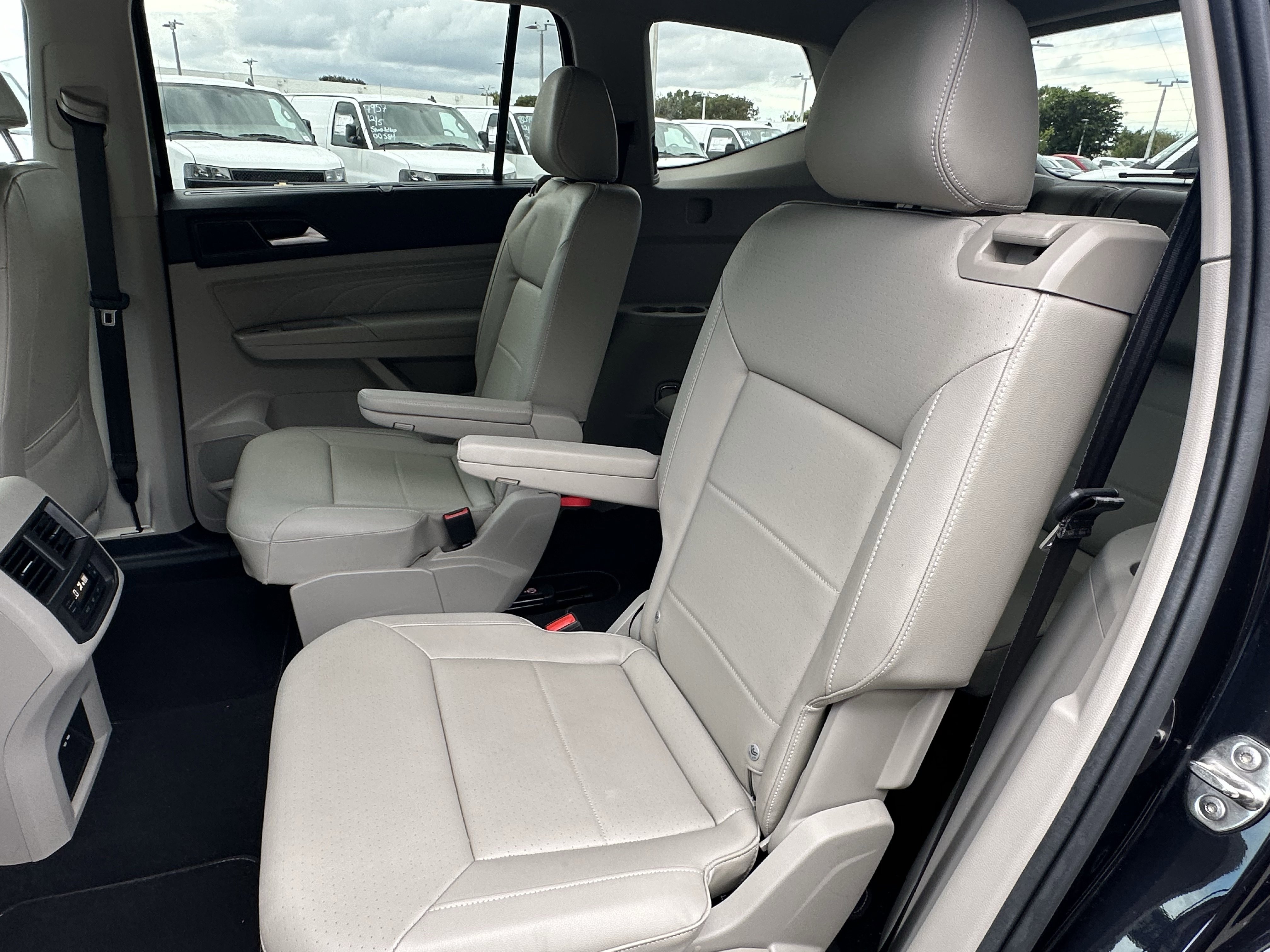 Used 2022 Volkswagen Atlas SE w/ Black Wheel Package image 37