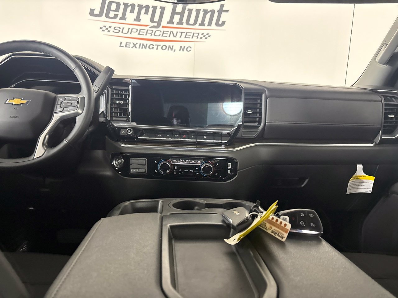 Used 2024 Chevrolet Silverado 1500 LT RWD image 23