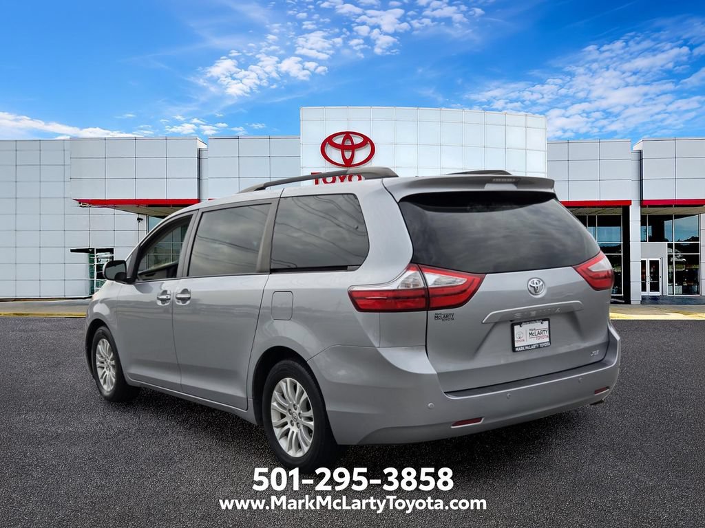 Used 2016 Toyota Sienna XLE w/ XLE Navigation Package FWD image 3
