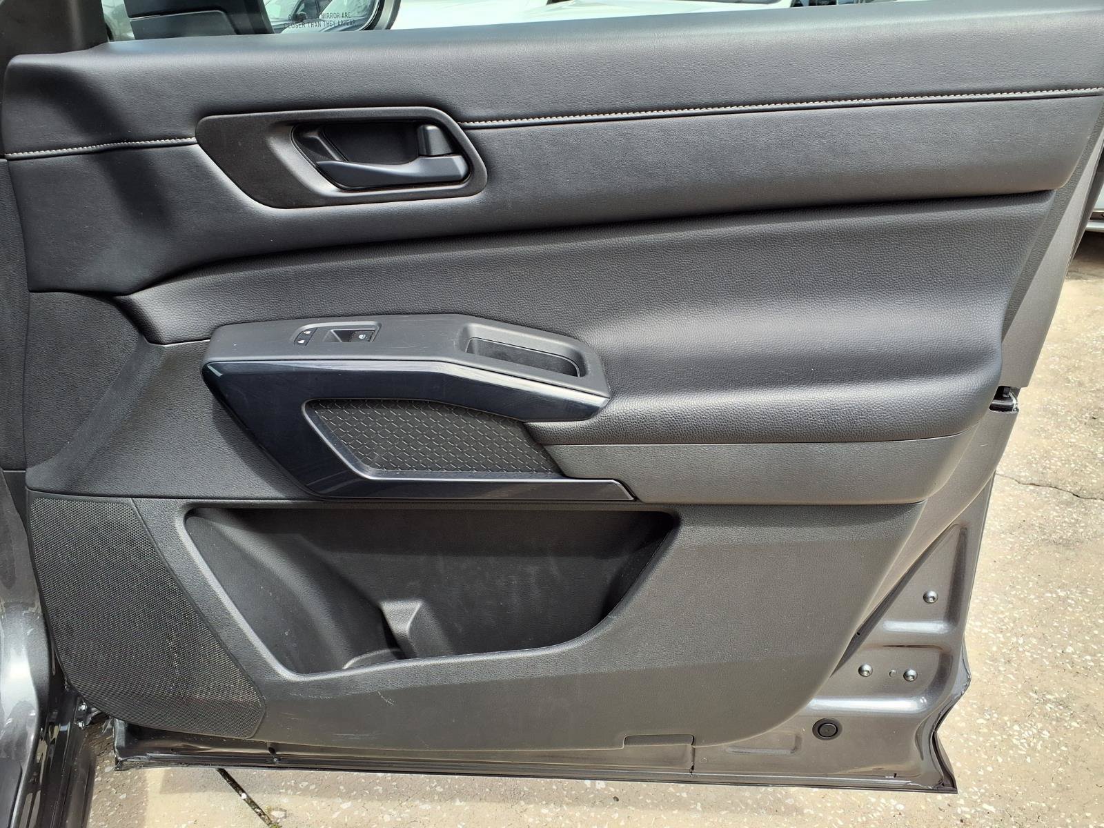 Used 2025 Nissan Pathfinder SV FWD image 12