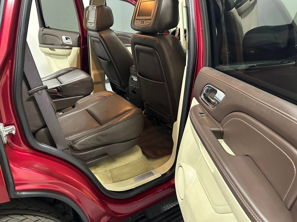 Used 2010 Cadillac Escalade Platinum image 12
