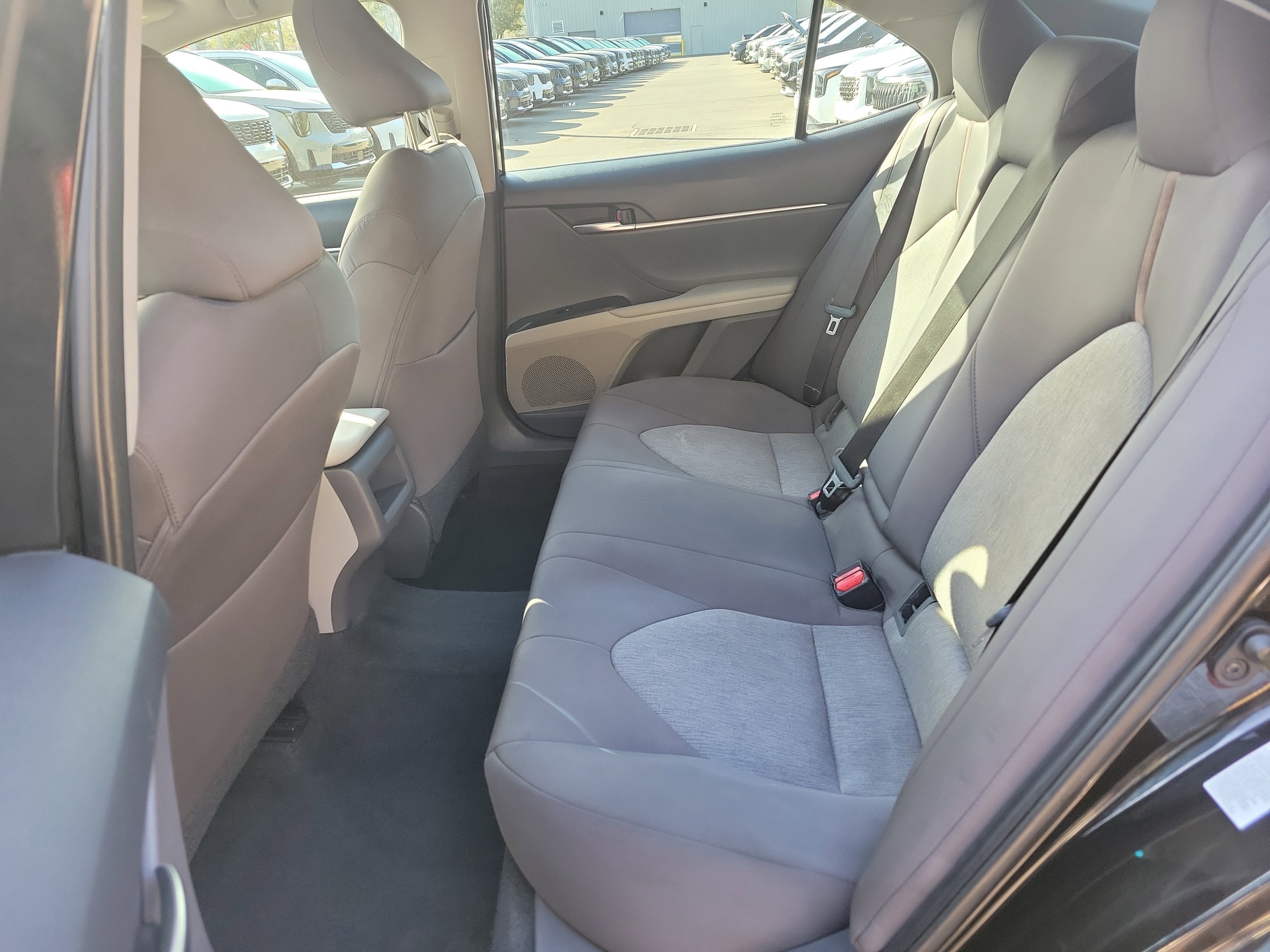 Used 2018 Toyota Camry LE image 13