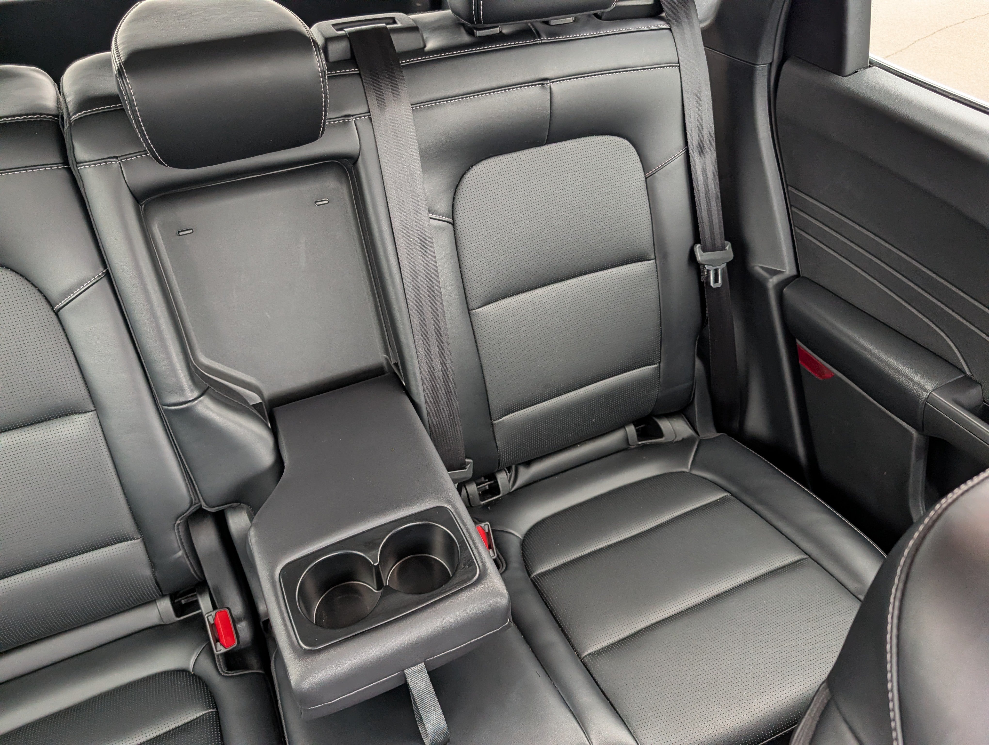 Used 2025 Ford Escape Platinum AWD/4WD image 14