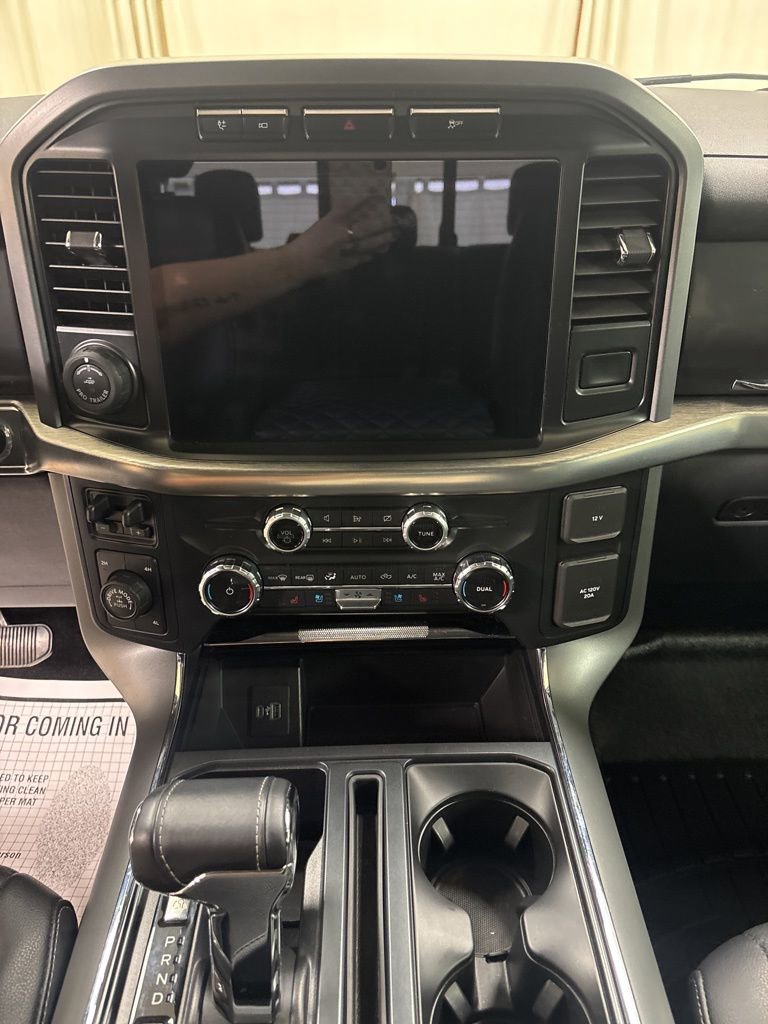 Used 2022 Ford F150 Lariat w/ Max Trailer Tow Package image 13
