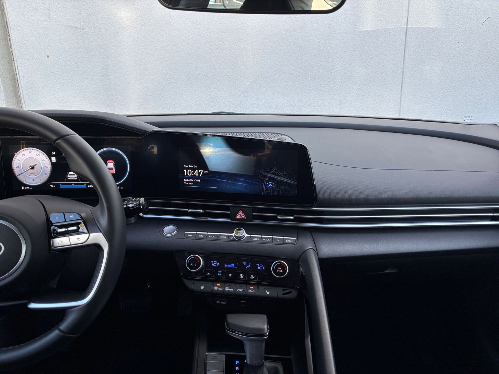 Used 2025 Hyundai Elantra Limited image 17