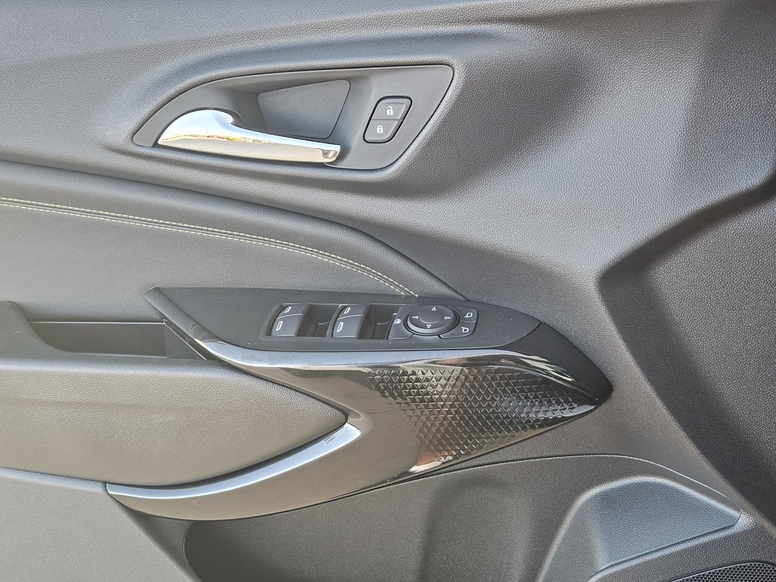 New 2026 Chevrolet Trax LT w/ Driver Confidence Package image 22