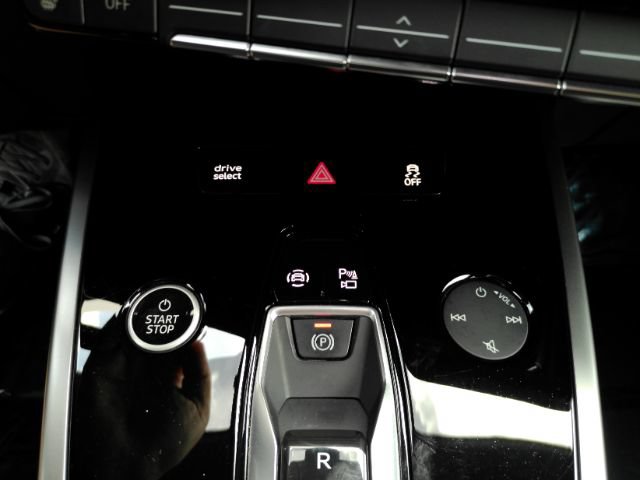 Used 2022 Audi Q4 e-tron Prestige AWD/4WD image 44