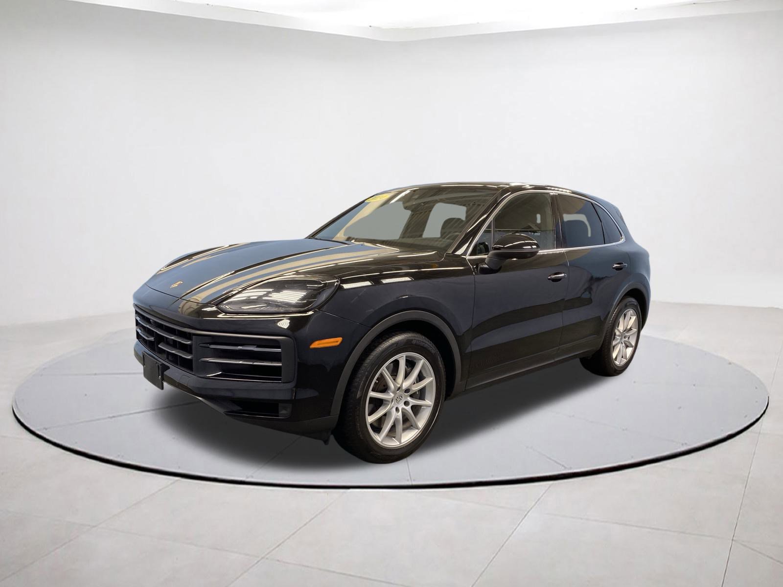 Used 2024 Porsche Cayenne image 3