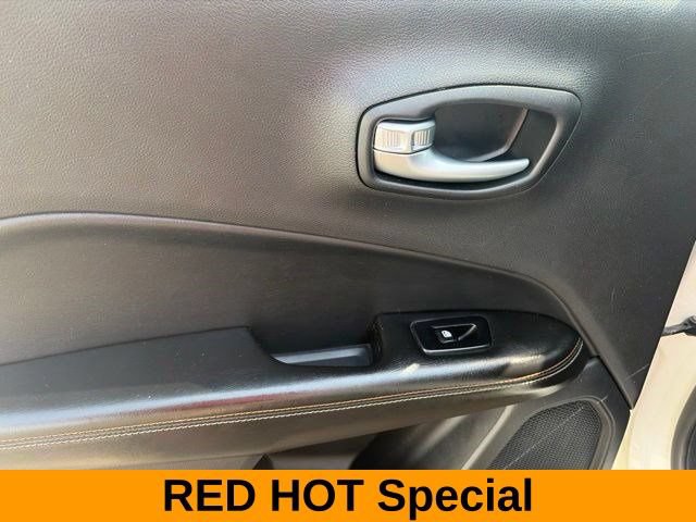 Used 2020 Jeep Compass Latitude w/ Cold Weather Group AWD/4WD image 32