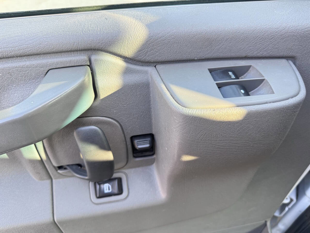 Used 2019 Chevrolet Express 2500 w/ Driver Convenience Package image 7