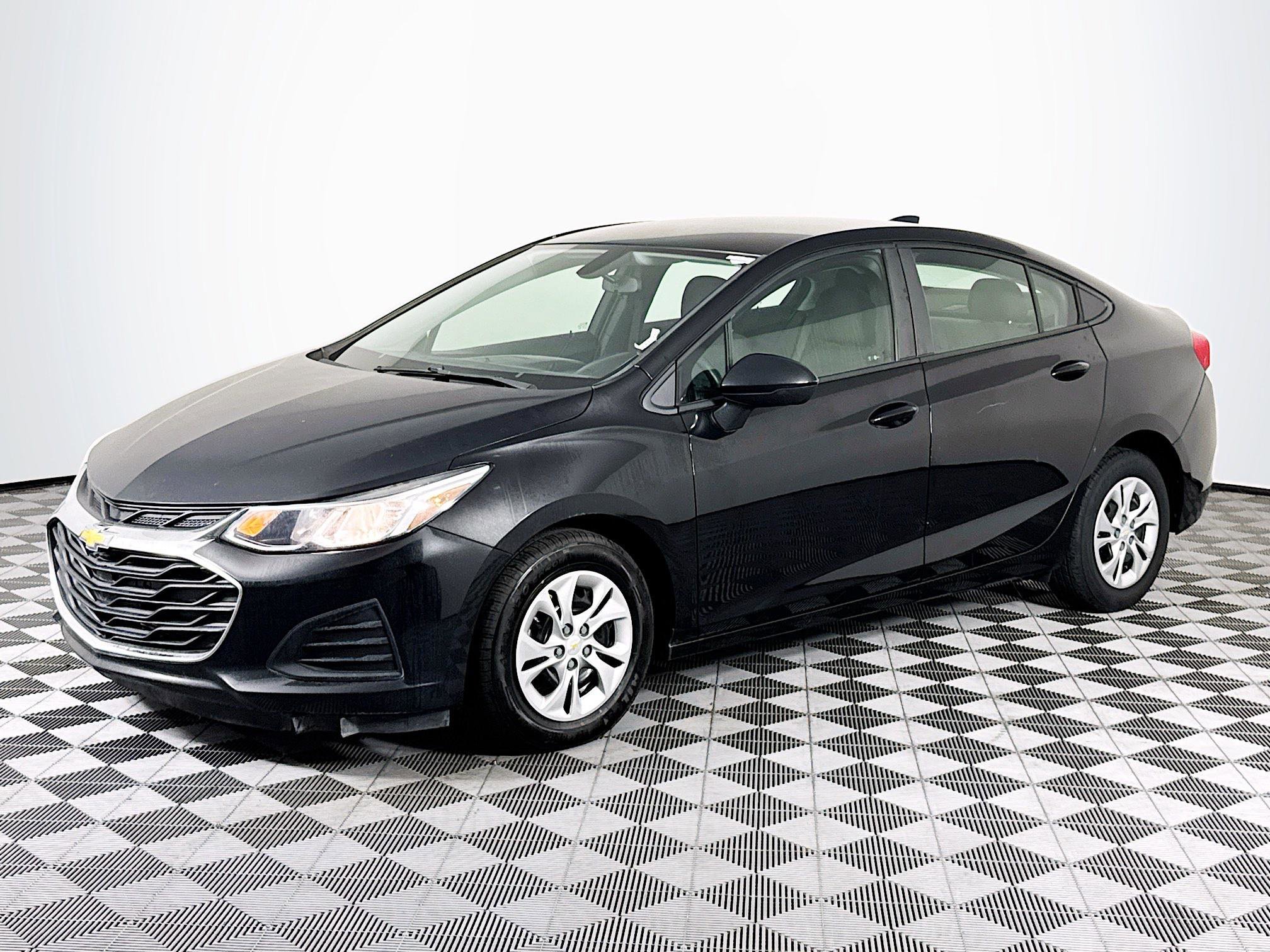 Used 2019 Chevrolet Cruze LS image 4