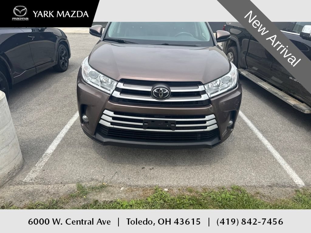 Used 2018 Toyota Highlander XLE AWD/4WD image 1