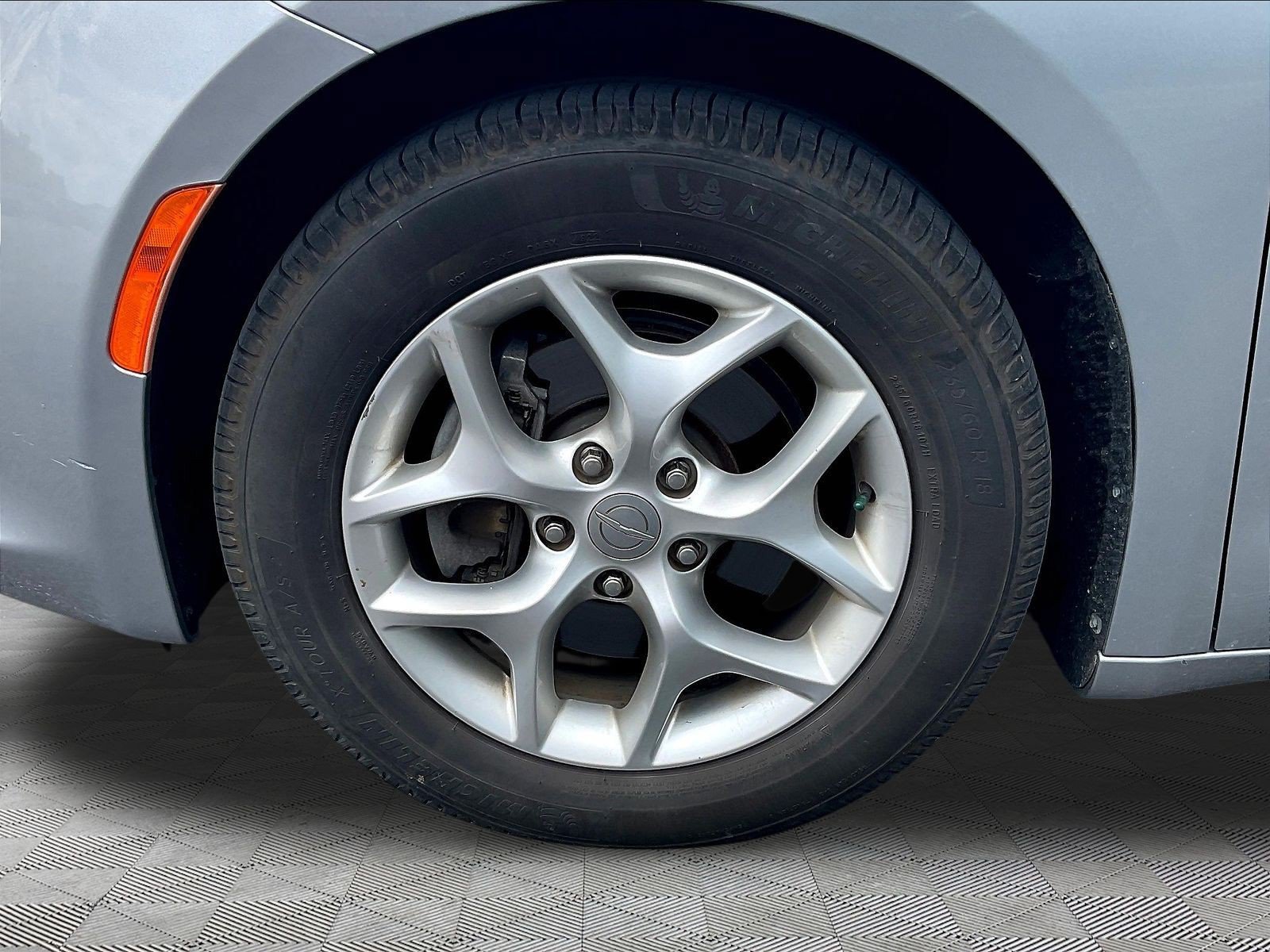 Used 2020 Chrysler Pacifica Limited FWD image 12